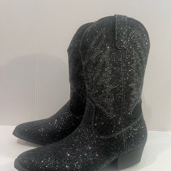Glittering Black Heeled Boots for Women - Picture 4 of 5